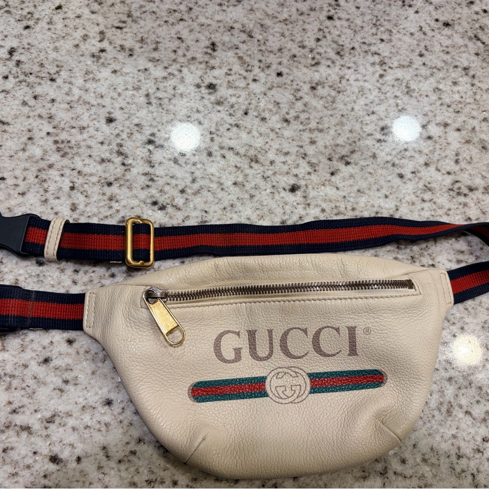 Mini Cream Gucci Cream Leather Logo Belt Bag with Red-Green-Blue Stripe